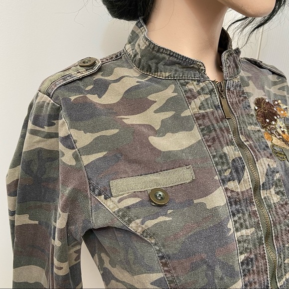 Sirens girls camouflage embroidery detailing zipper front jacket. Size S. Used. - Picture 2 of 14